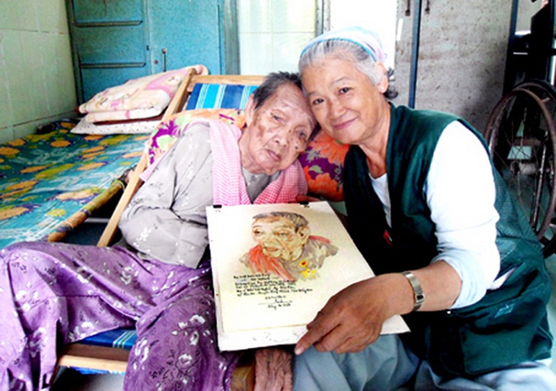 Nét vẽ tri ân các bà mẹ Việt Nam anh hùng